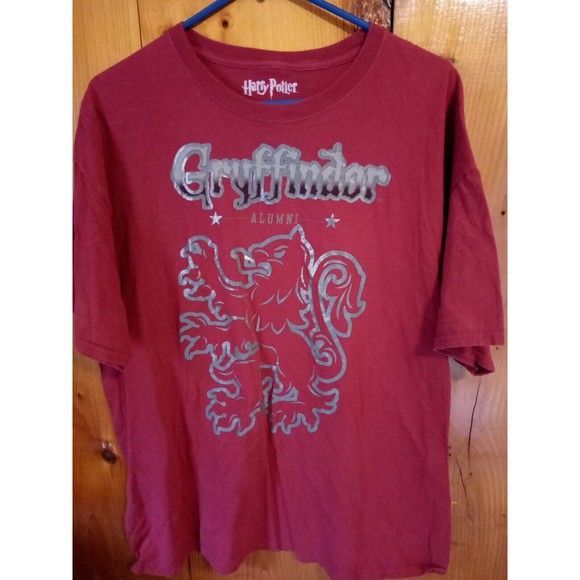 Harry Potter‎ T-Shirt Gryffindor Alumni Burgundy Sz 46/48 - Picture 1 of 4